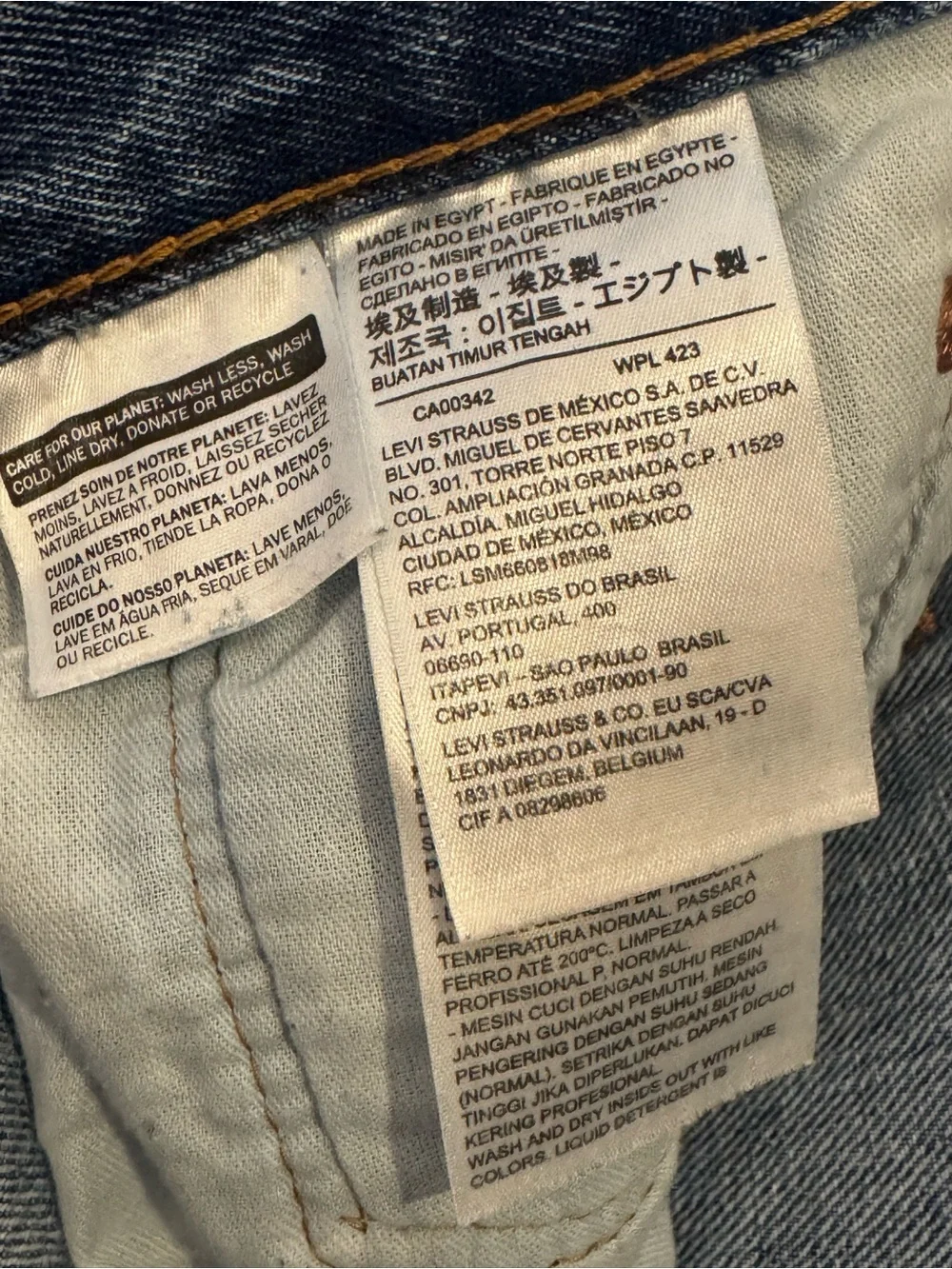 Vintage 90’s Levi's 501 button fly Men's Dark Blue Jean  rear single R tag